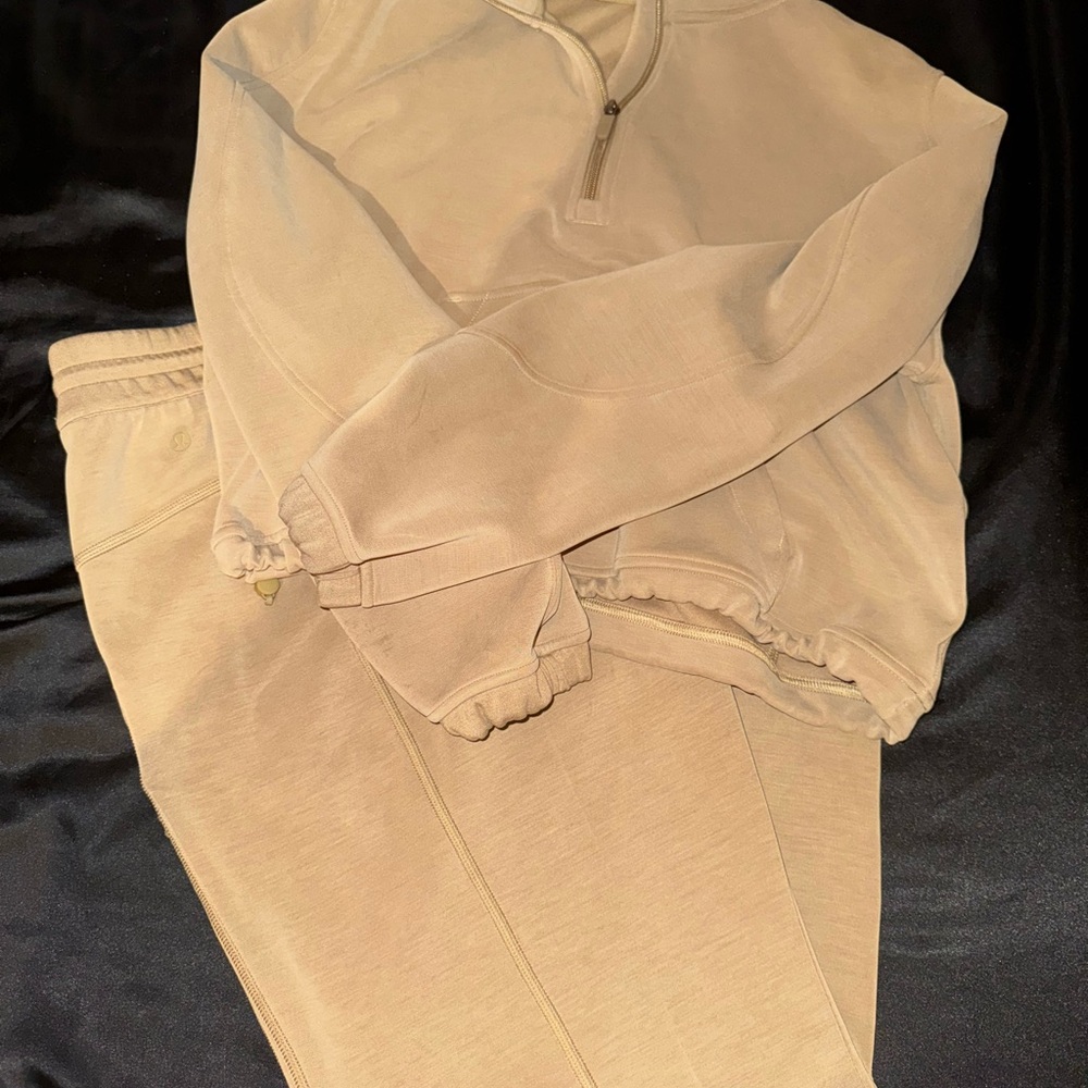 Lululemon Athletica Softstreme Set - Filbert Tan Size 8